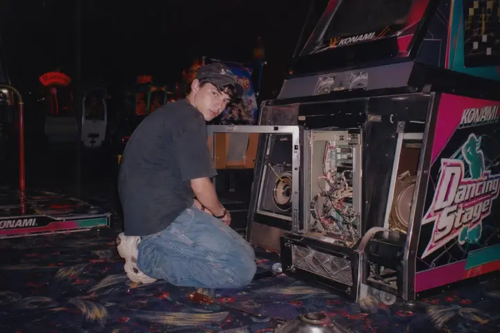 Arcade Machine Repair Flash Photo, made with Kromoss AI